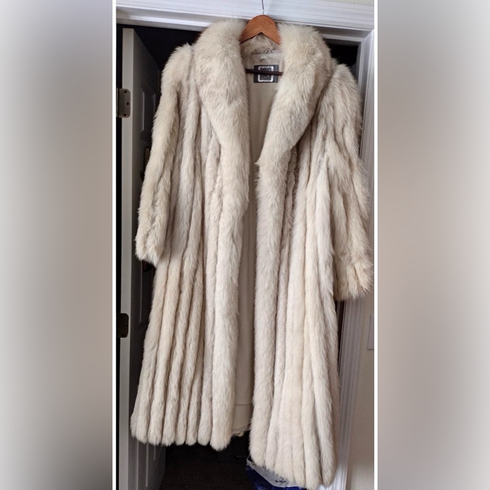 Luxury Women's Genuine Saga Fox Blue Fox Fur Long Coat - Cream
